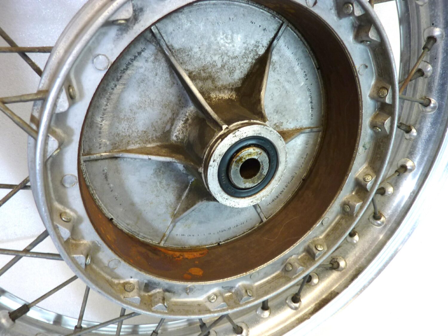 Cerchio anteriore Guzzi V7 850 GT ruota Borrani 18 x 3 RECORD bordo H alluminio canale esterno 74,2 mm interno 54,7 mm - immagine 12