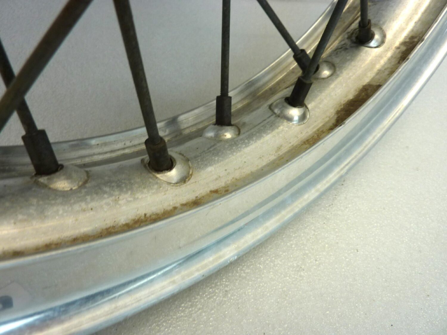 Cerchio anteriore Guzzi V7 850 GT ruota Borrani 18 x 3 RECORD bordo H alluminio canale esterno 74,2 mm interno 54,7 mm - immagine 14