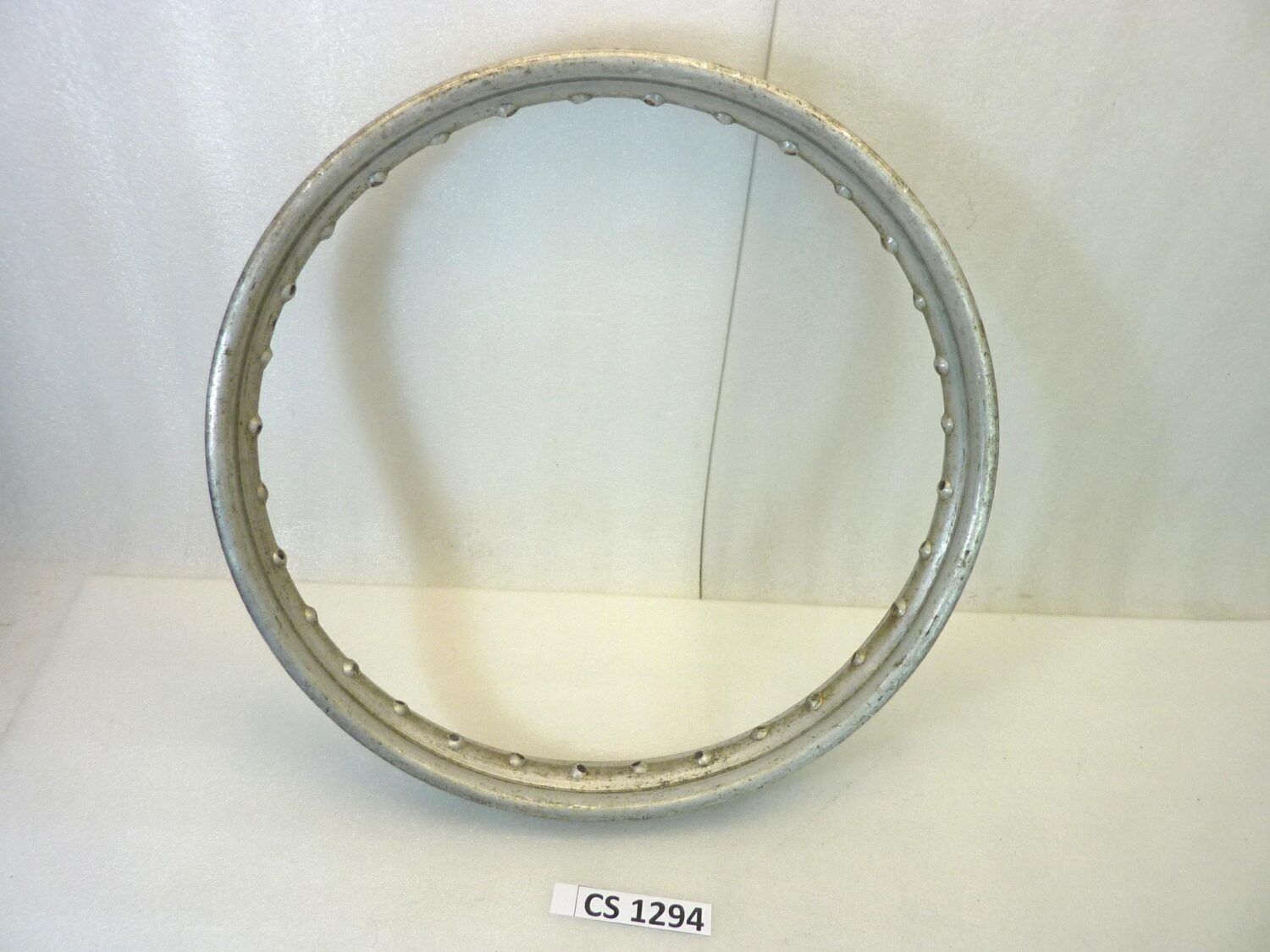 Cerchio Guzzi Lodola 18 32 fori alluminio canale esterno 61,4 mm interno 40,6 mm ruota