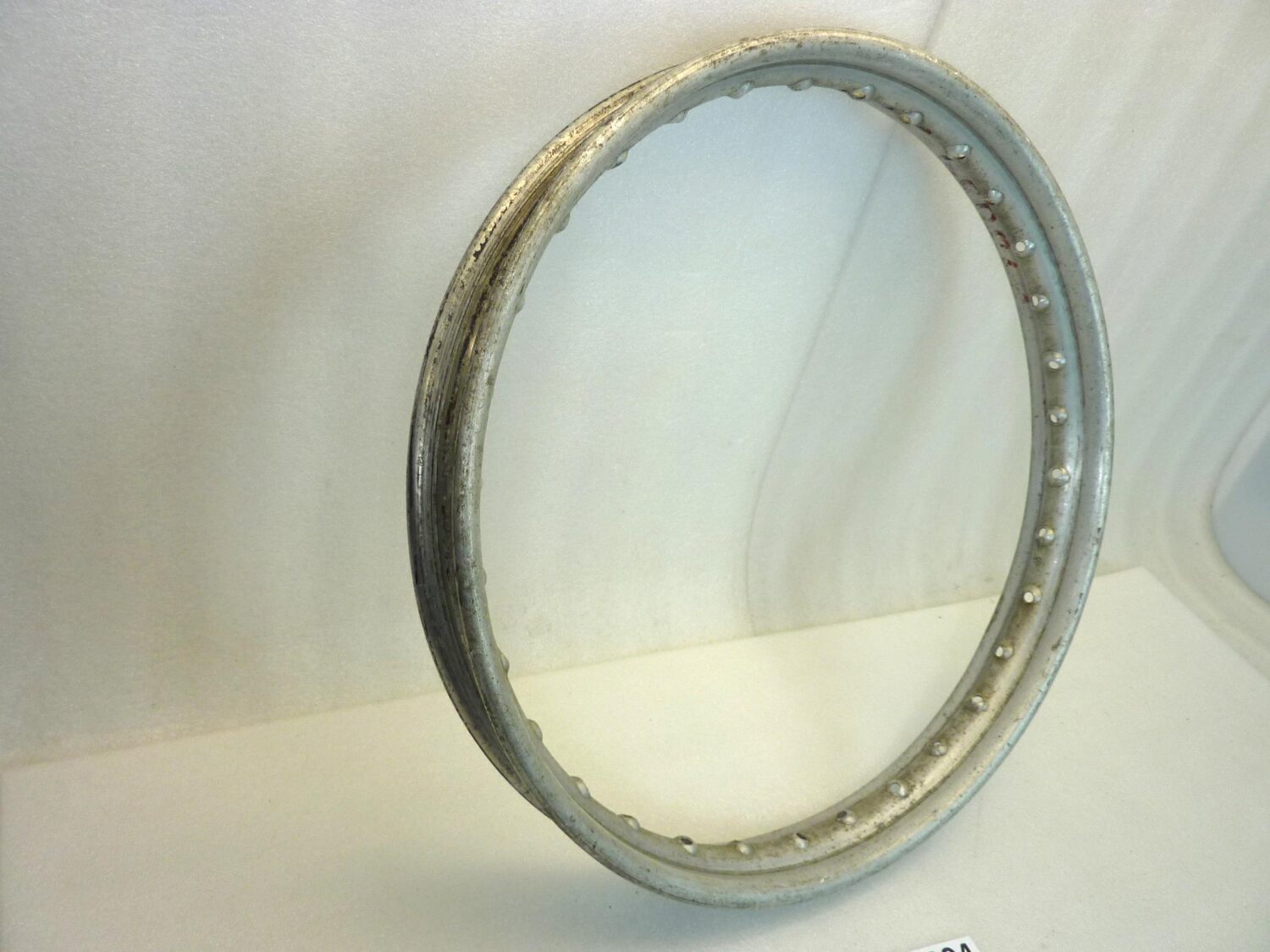 Cerchio Guzzi Lodola 18 32 fori alluminio canale esterno 61,4 mm interno 40,6 mm ruota - immagine 2