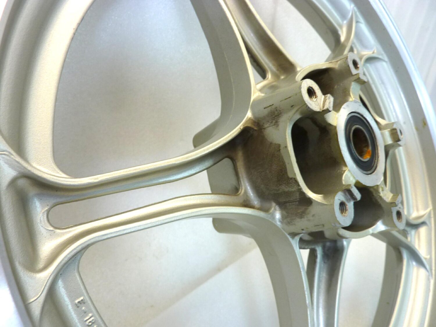 Cerchio anteriore Moto Guzzi Imola Lario 16 x 2,15 ruota - immagine 3