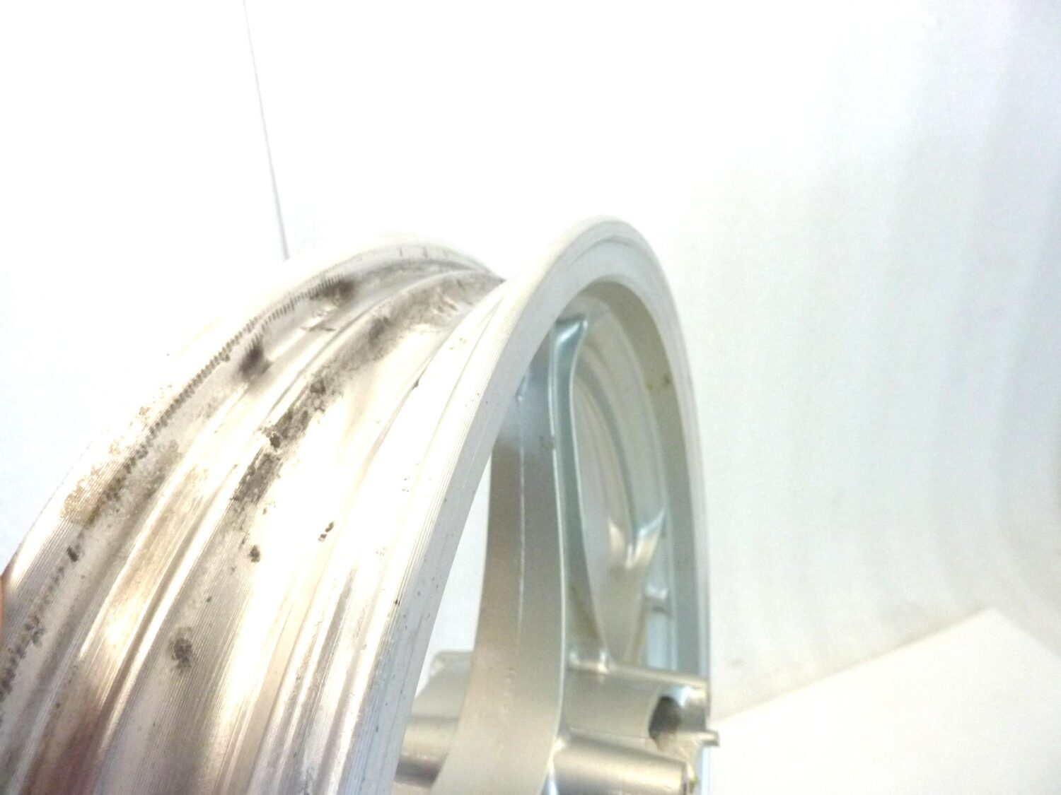 Cerchio anteriore Moto Guzzi Imola Lario 16 x 2,15 ruota - immagine 8