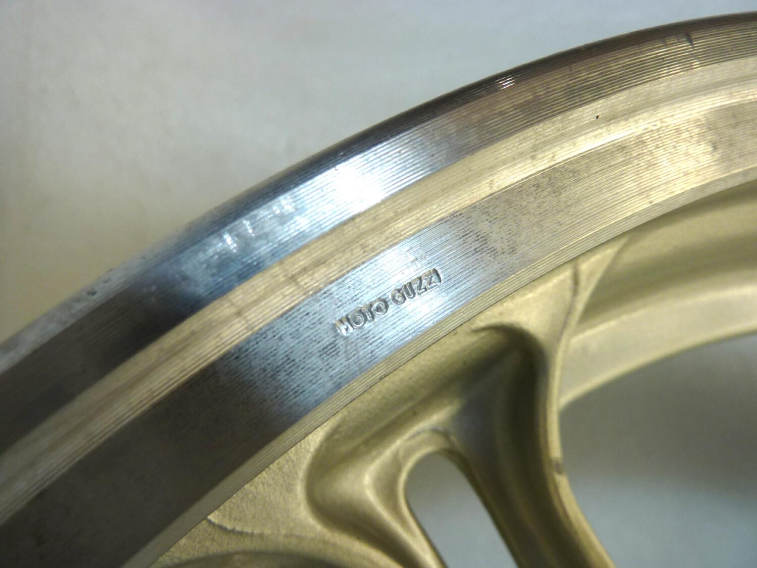 Cerchio anteriore Moto Guzzi Imola Lario 16 x 2,15 ruota - immagine 13