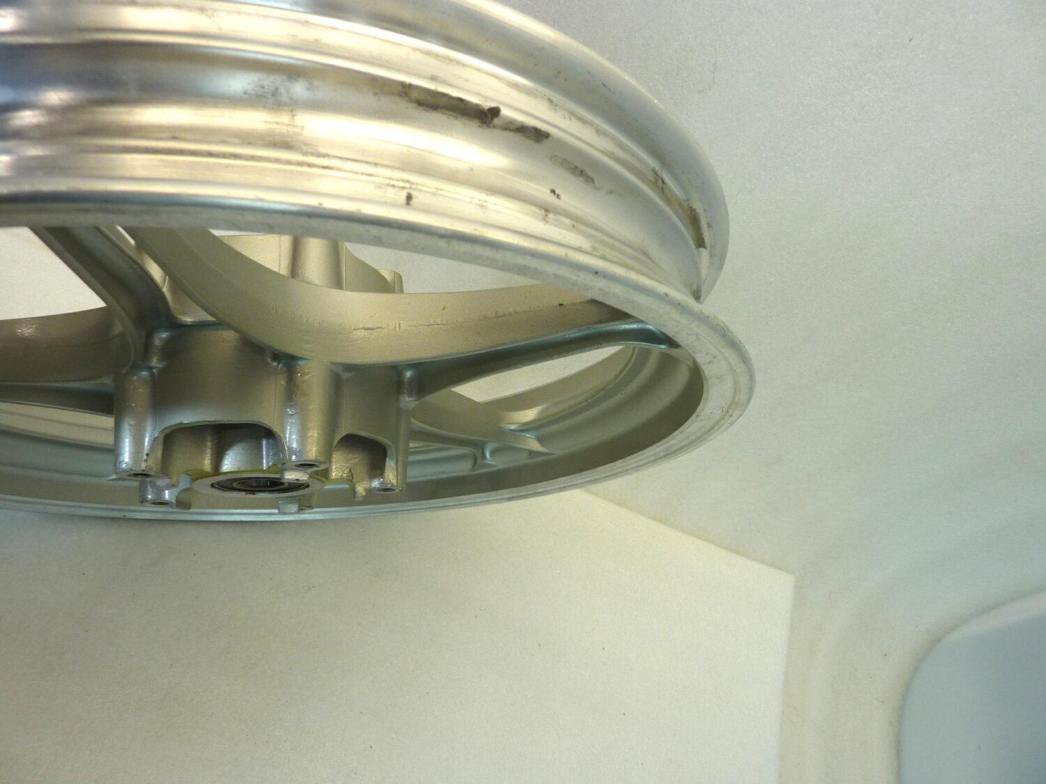 Cerchio anteriore Moto Guzzi Imola Lario 16 x 2,15 ruota - immagine 14