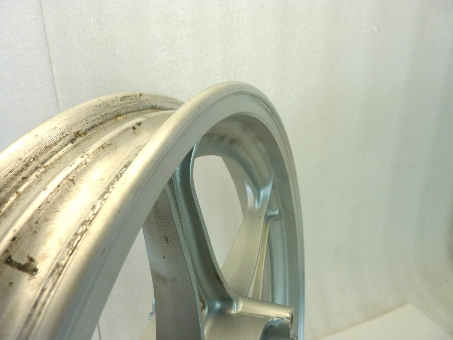 Cerchio anteriore Moto Guzzi Imola Lario 16 x 2,15 ruota - immagine 7