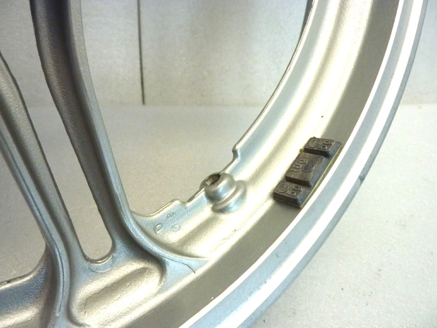 Cerchio anteriore Moto Guzzi Imola Lario 16 x 2,15 ruota - immagine 14