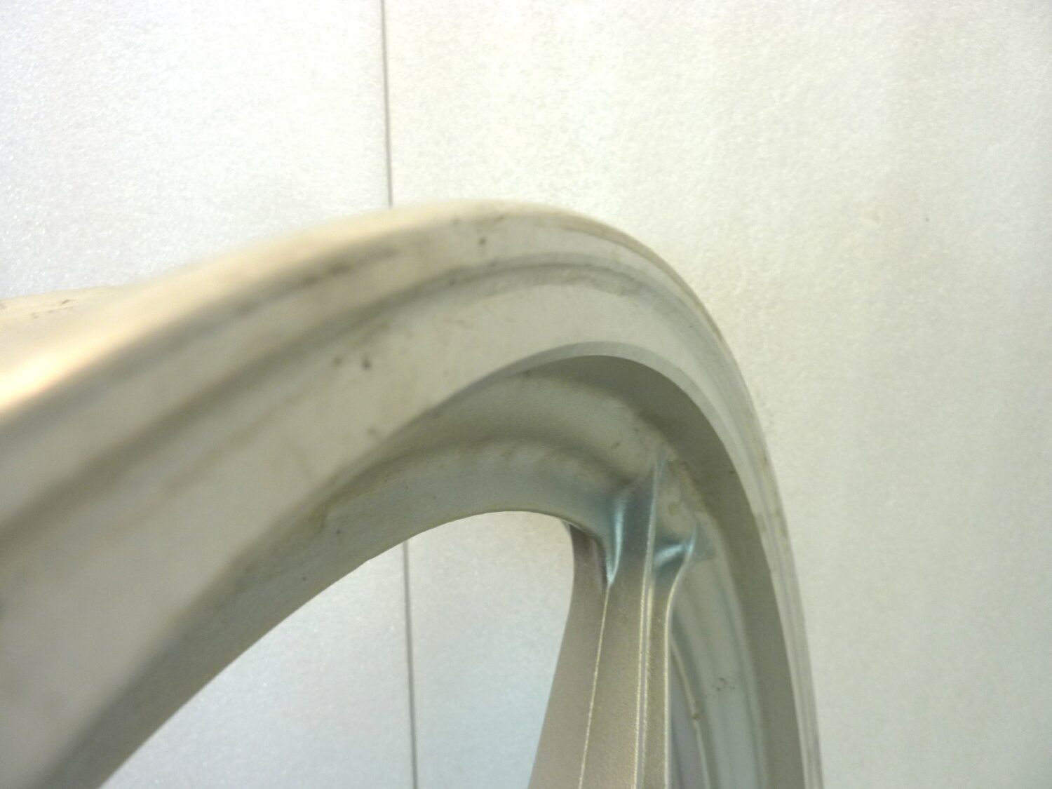 Cerchio anteriore Moto Guzzi Imola Lario 16 x 2,15 ruota - immagine 16