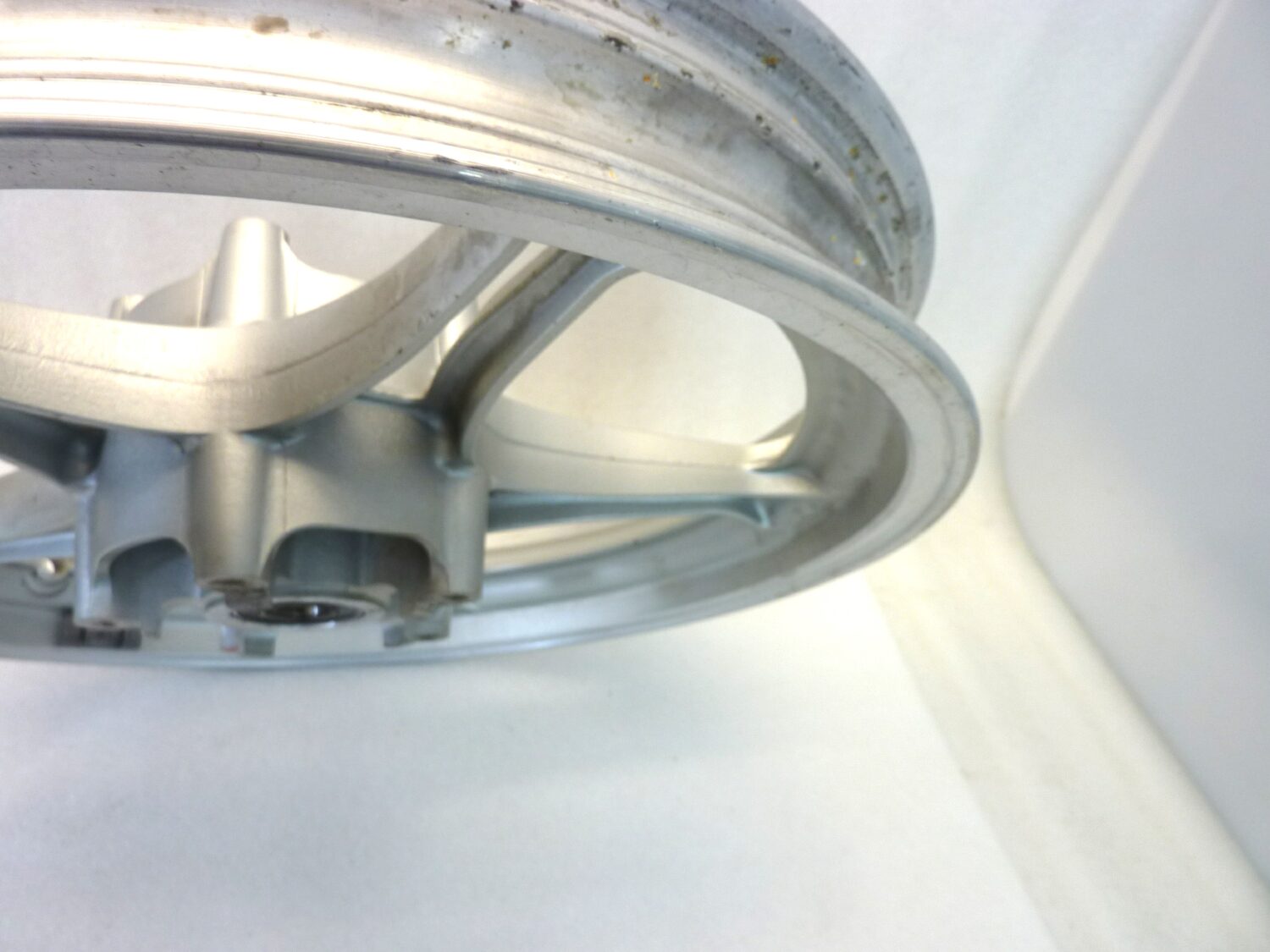 Cerchio anteriore Moto Guzzi Imola Lario 16 x 2,15 ruota - immagine 17