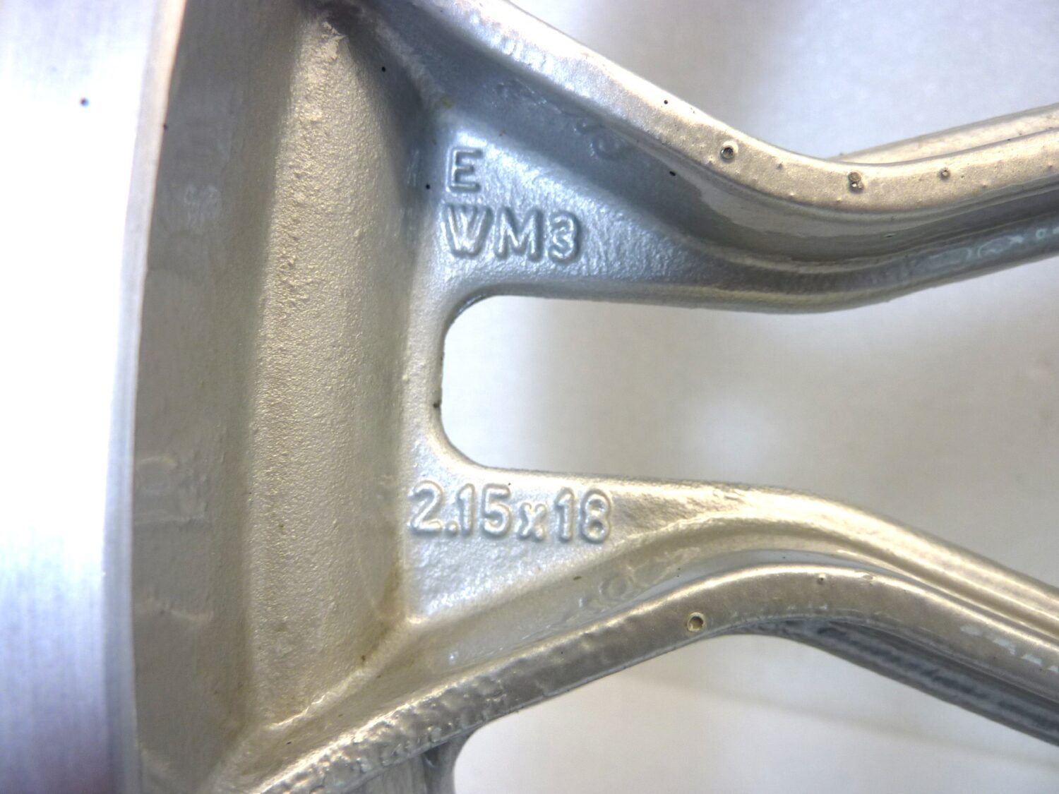 Cerchio anteriore Guzzi Le Mans 3 850 cod GU14610350 2,15 x 18 ruota - immagine 3