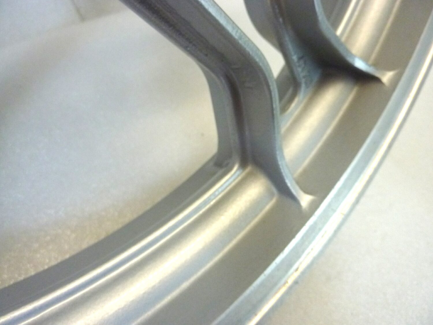 Cerchio anteriore Guzzi Le Mans 3 850 cod GU14610350 2,15 x 18 ruota - immagine 13