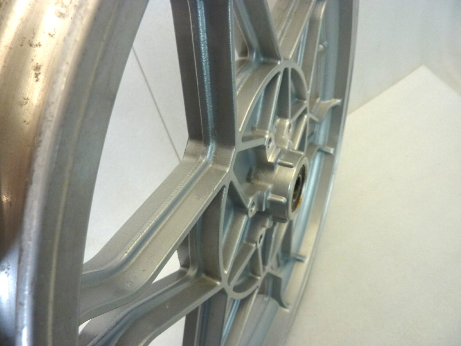 Cerchio anteriore Guzzi Le Mans 3 850 cod GU14610350 2,15 x 18 ruota - immagine 14