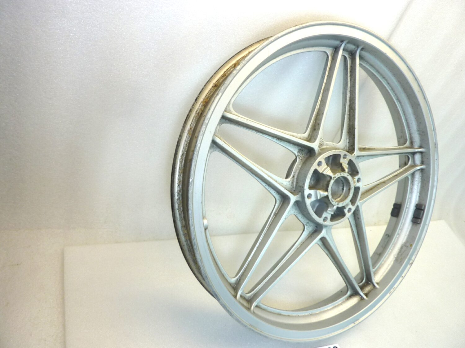 Cerchio anteriore Moto Guzzi V65 Custom 18 x 2,15 H2 ruota - immagine 2