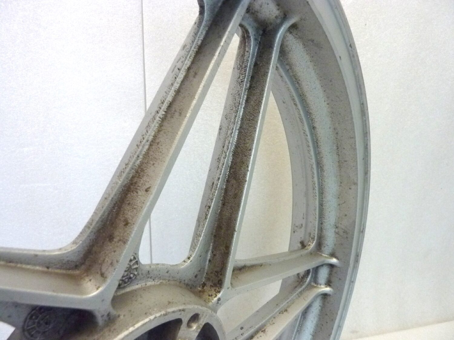 Cerchio anteriore Moto Guzzi V65 Custom 18 x 2,15 H2 ruota - immagine 6