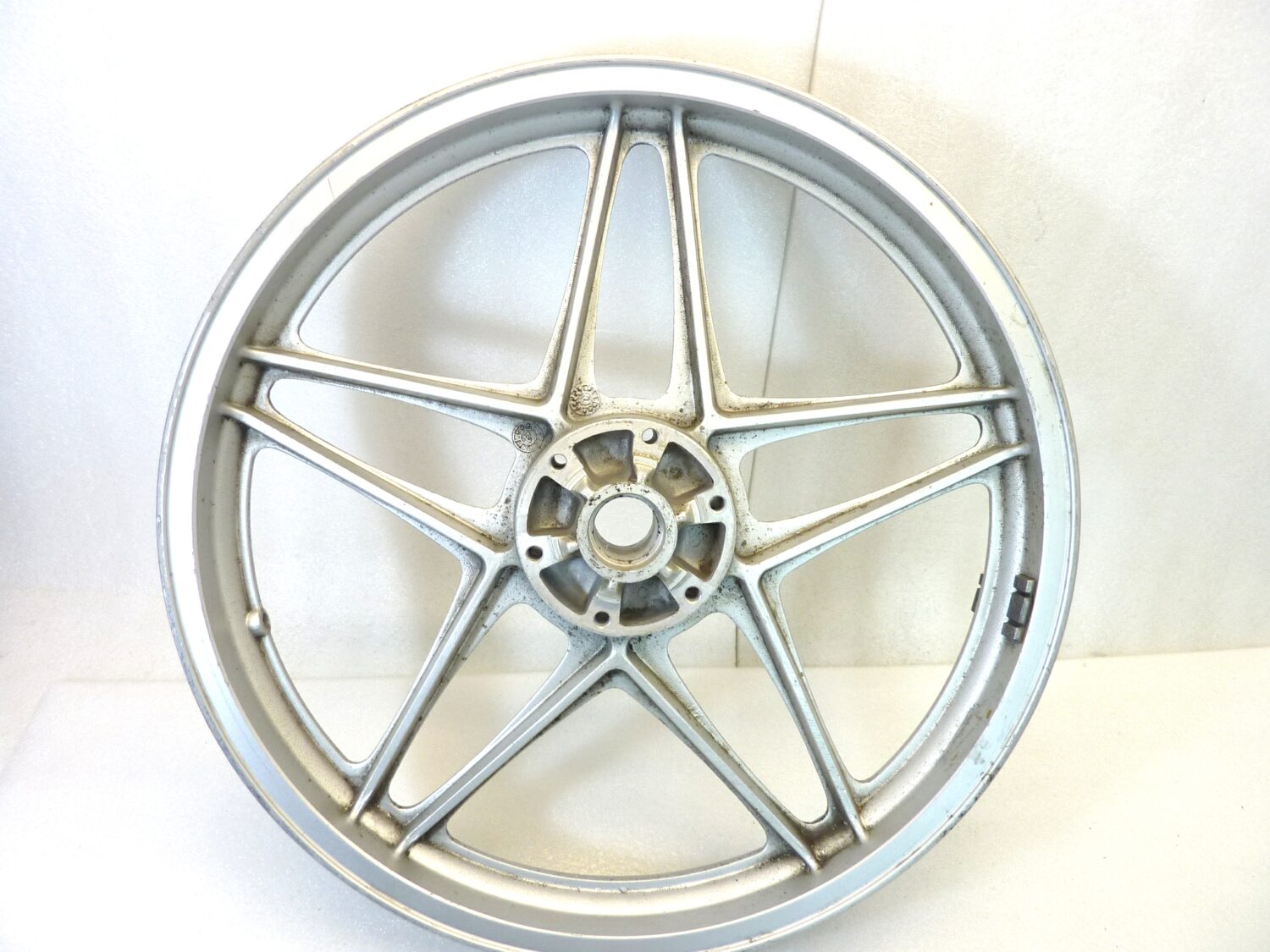 Cerchio anteriore Moto Guzzi V65 Custom 18 x 2,15 H2 ruota - immagine 10