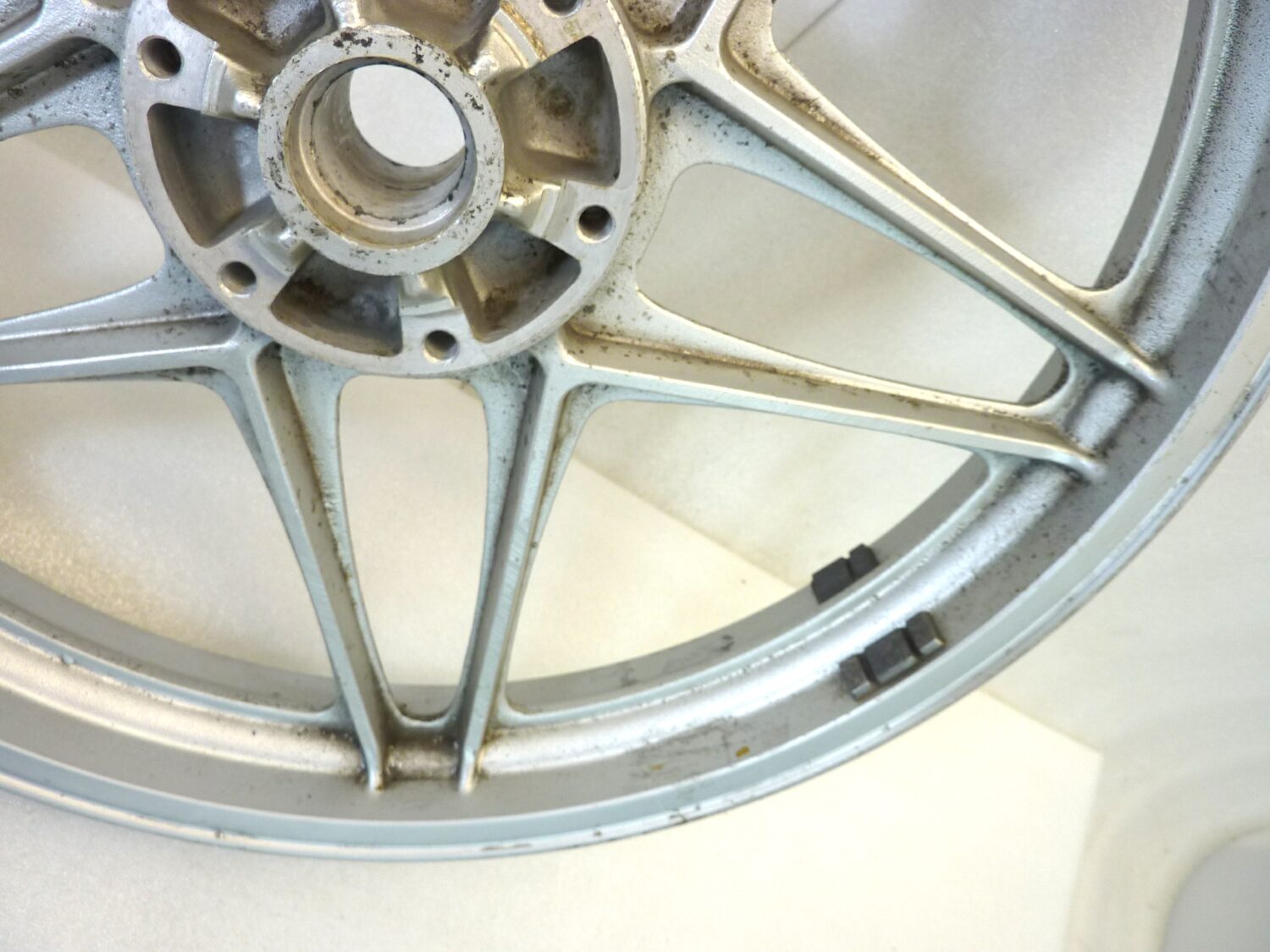 Cerchio anteriore Moto Guzzi V65 Custom 18 x 2,15 H2 ruota - immagine 12