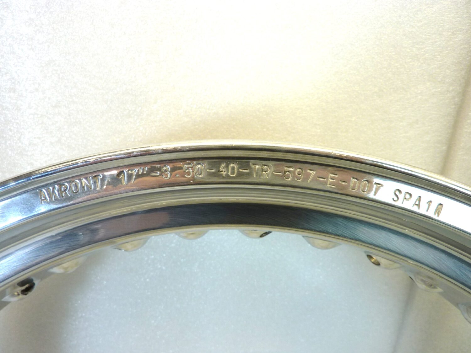 Cerchio posteriore moto epoca Akront 17 x 3,50 40 fori TR 597 Nuovo fondo di magazzino leggi descrizione - immagine 3