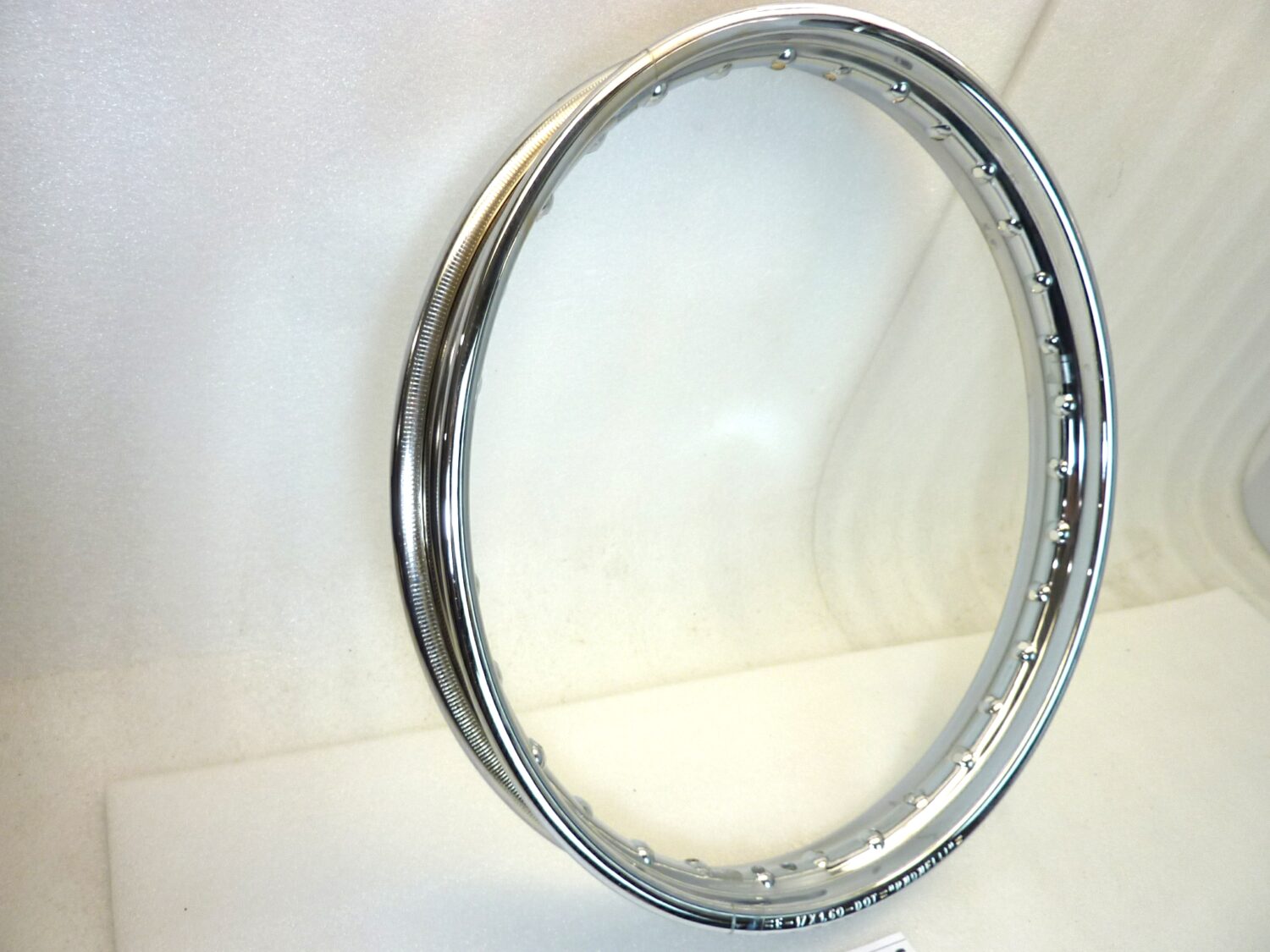 Cerchio moto epoca 17 x 1,60 32 fori canale esterno 58,6 mm interno 40,3 mm tipo Guzzi Galletto ruota Nuovo fondo di magazzino leggi descrizione - immagine 2