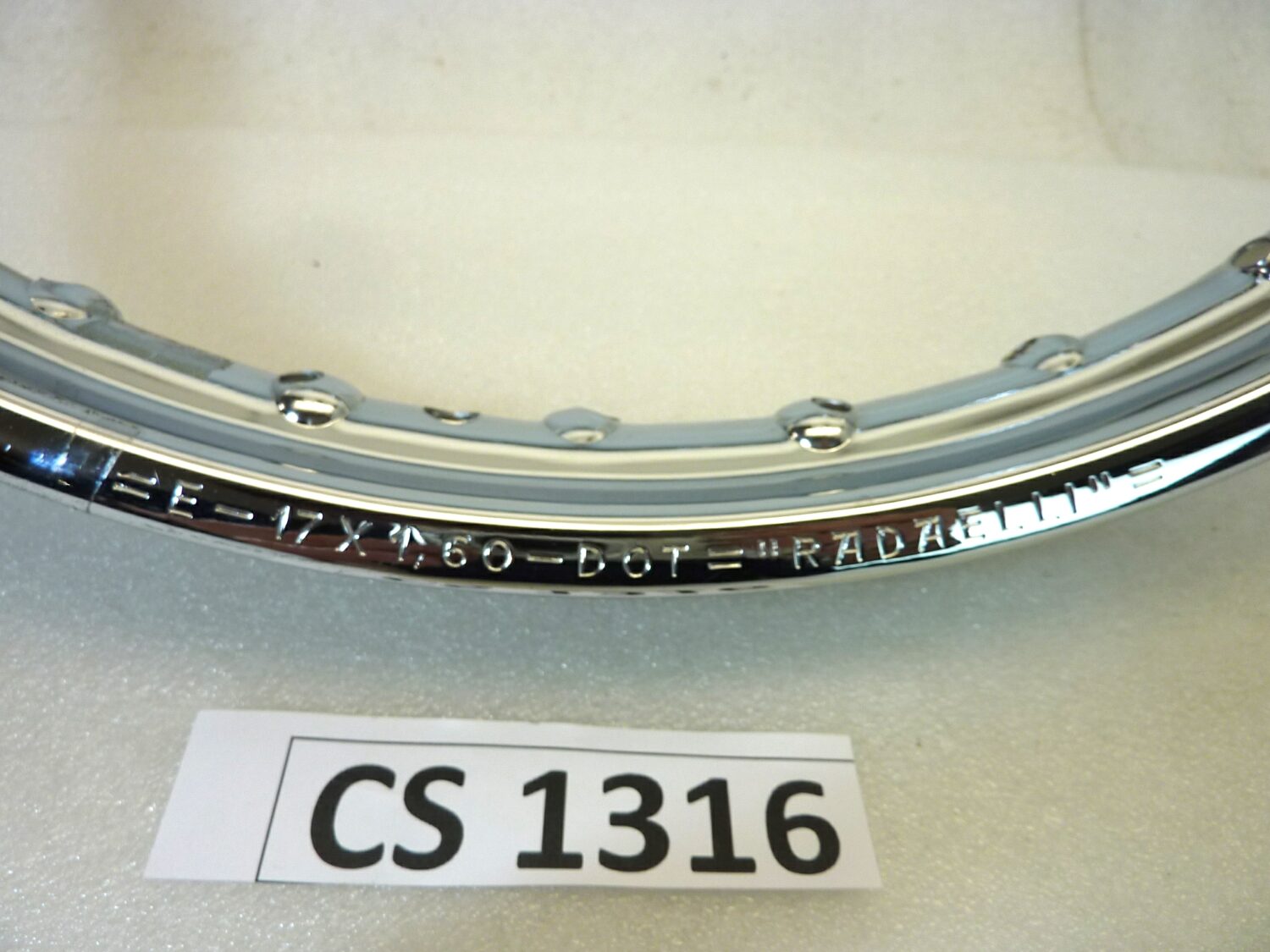 Cerchio moto epoca 17 x 1,60 32 fori canale esterno 58,6 mm interno 40,3 mm tipo Guzzi Galletto ruota Nuovo fondo di magazzino leggi descrizione - immagine 3