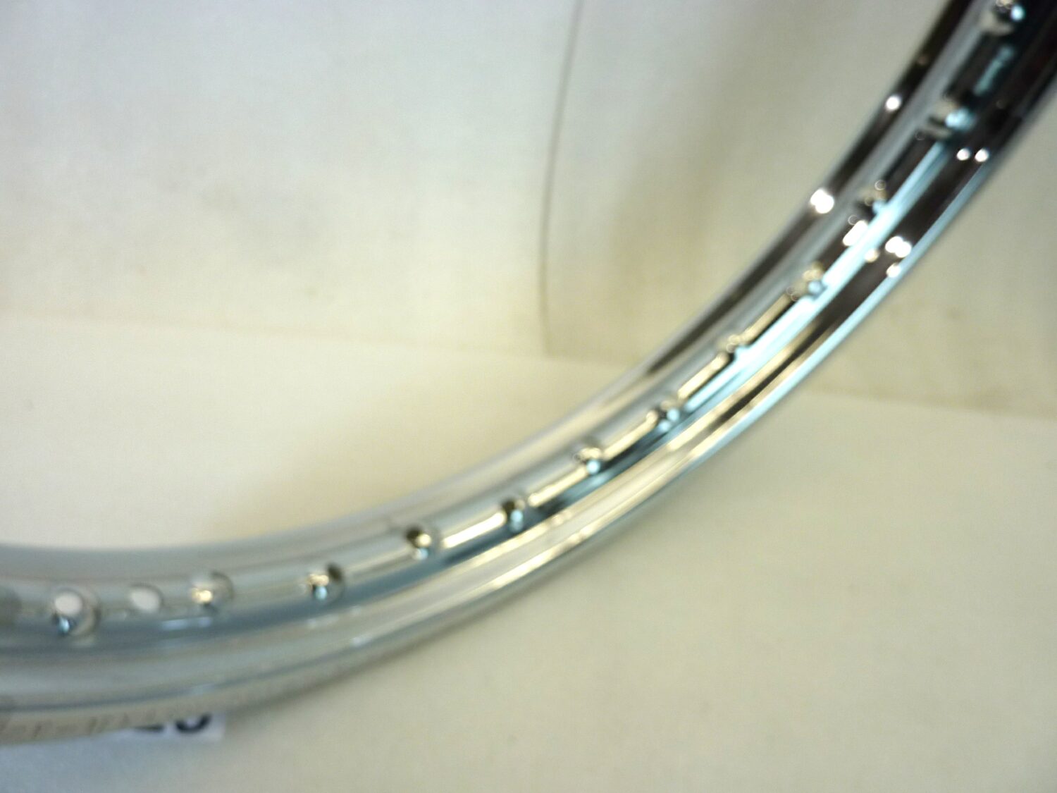 Cerchio moto epoca 17 x 1,60 32 fori canale esterno 58,6 mm interno 40,3 mm tipo Guzzi Galletto ruota Nuovo fondo di magazzino leggi descrizione - immagine 4
