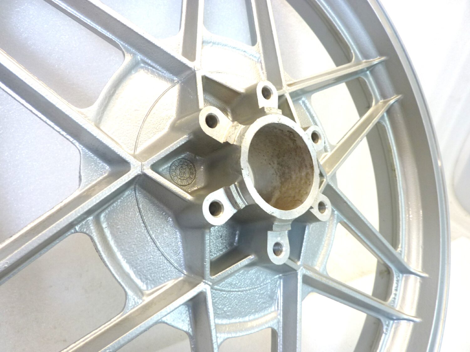 Cerchio posteriore Guzzi 850 T5 18 x 2,15 ruota Nuovo fondo di magazzino leggi descrizione - immagine 3