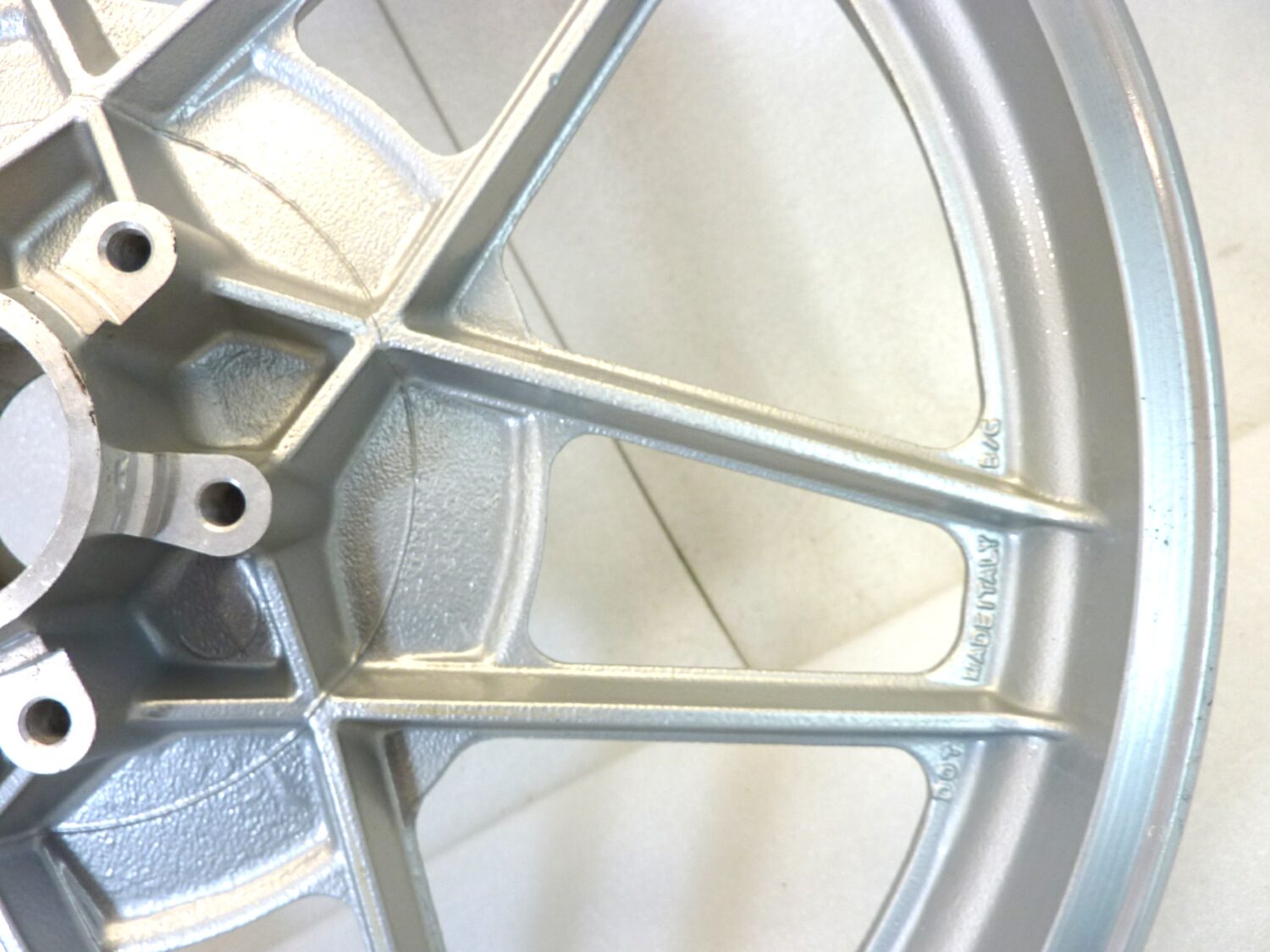 Cerchio posteriore Guzzi 850 T5 18 x 2,15 ruota Nuovo fondo di magazzino leggi descrizione - immagine 5
