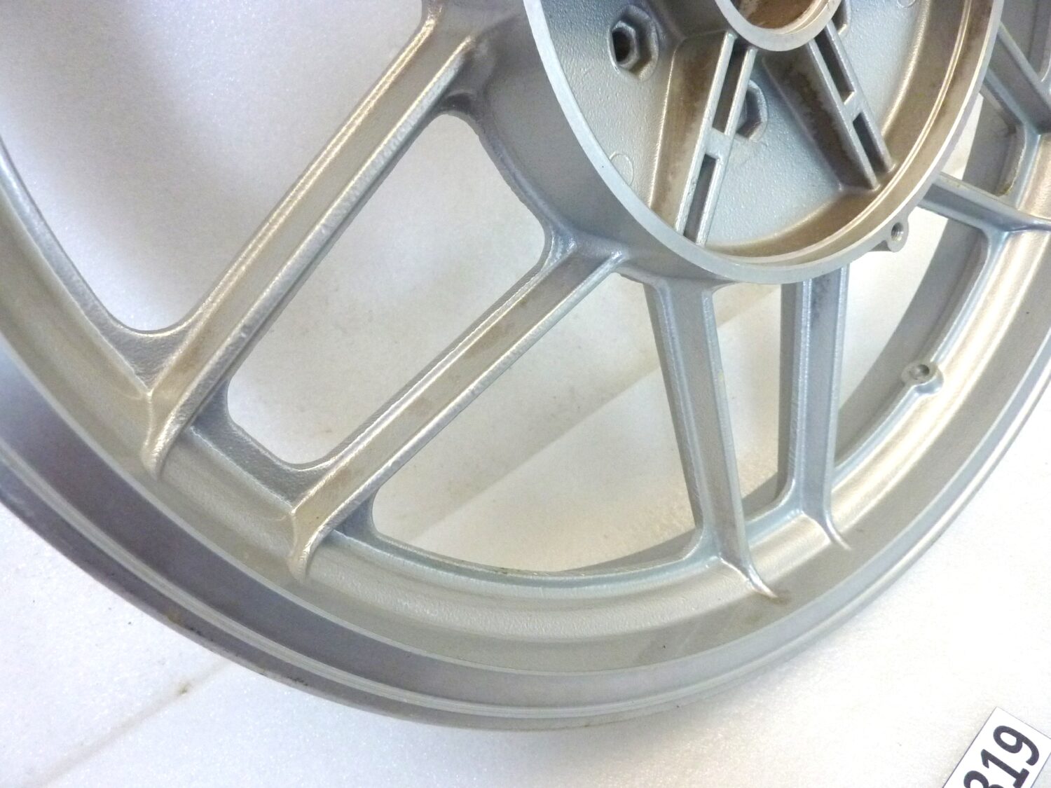 Cerchio posteriore Guzzi 850 T5 18 x 2,15 ruota Nuovo fondo di magazzino leggi descrizione - immagine 11