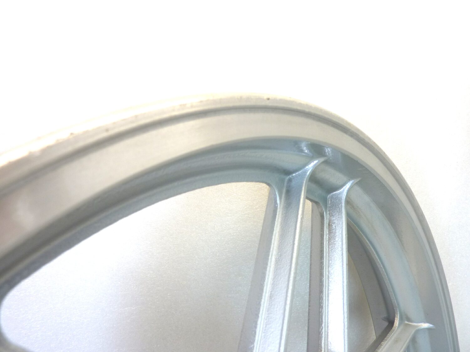Cerchio posteriore Guzzi 850 T5 18 x 2,15 ruota Nuovo fondo di magazzino leggi descrizione - immagine 12