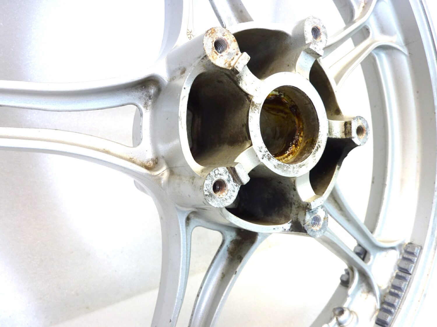 Cerchio anteriore Guzzi Imola Lario 16 x 2,15 ruota - immagine 3