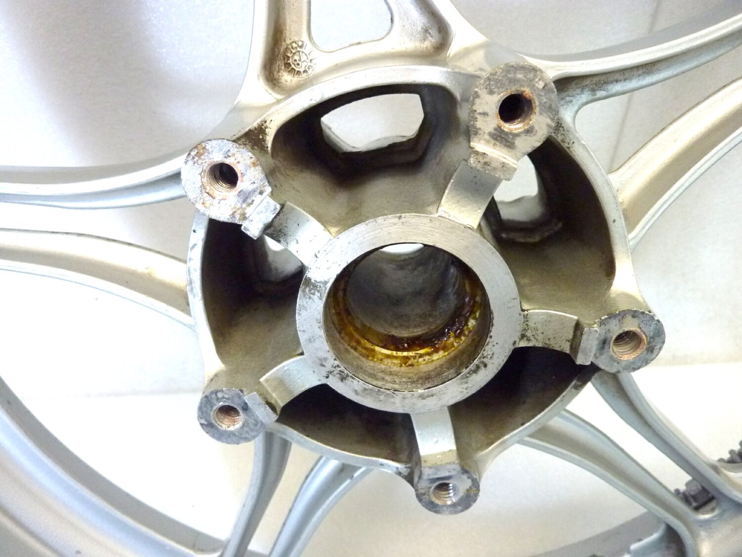 Cerchio anteriore Guzzi Imola Lario 16 x 2,15 ruota - immagine 4