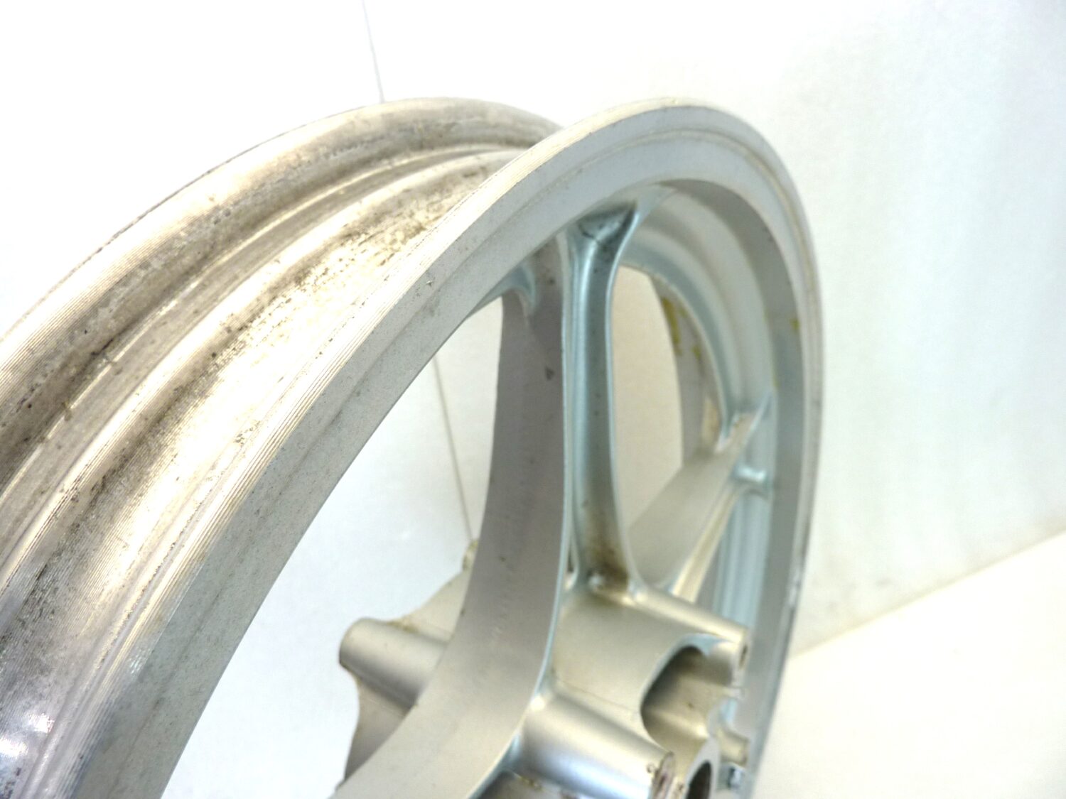 Cerchio anteriore Guzzi Imola Lario 16 x 2,15 ruota - immagine 7