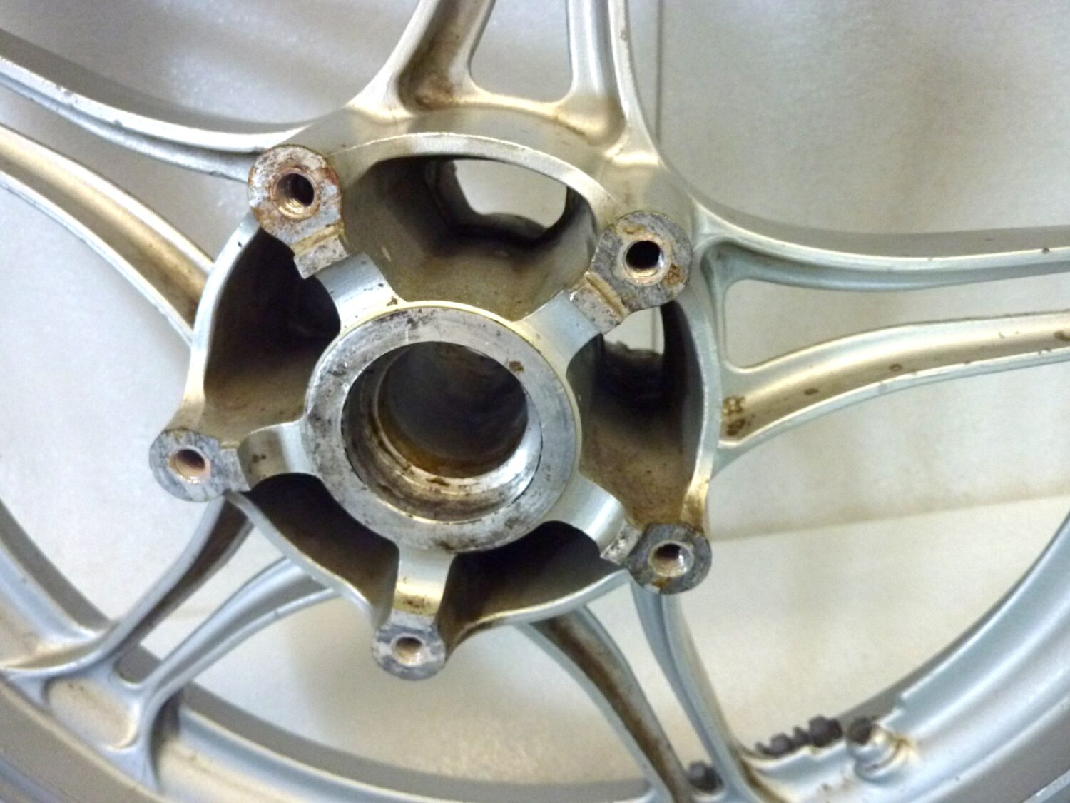 Cerchio anteriore Guzzi Imola Lario 16 x 2,15 ruota - immagine 11