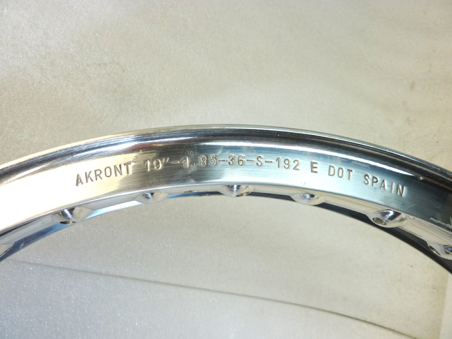 Cerchio moto epoca Akront 19 x 1,85 36 fori S 192 397 bordo H canale esterno 65,7 mm interno 48,7 mm alluminio ruota Nuovo fondo di magazzino leggi descrizione - immagine 4