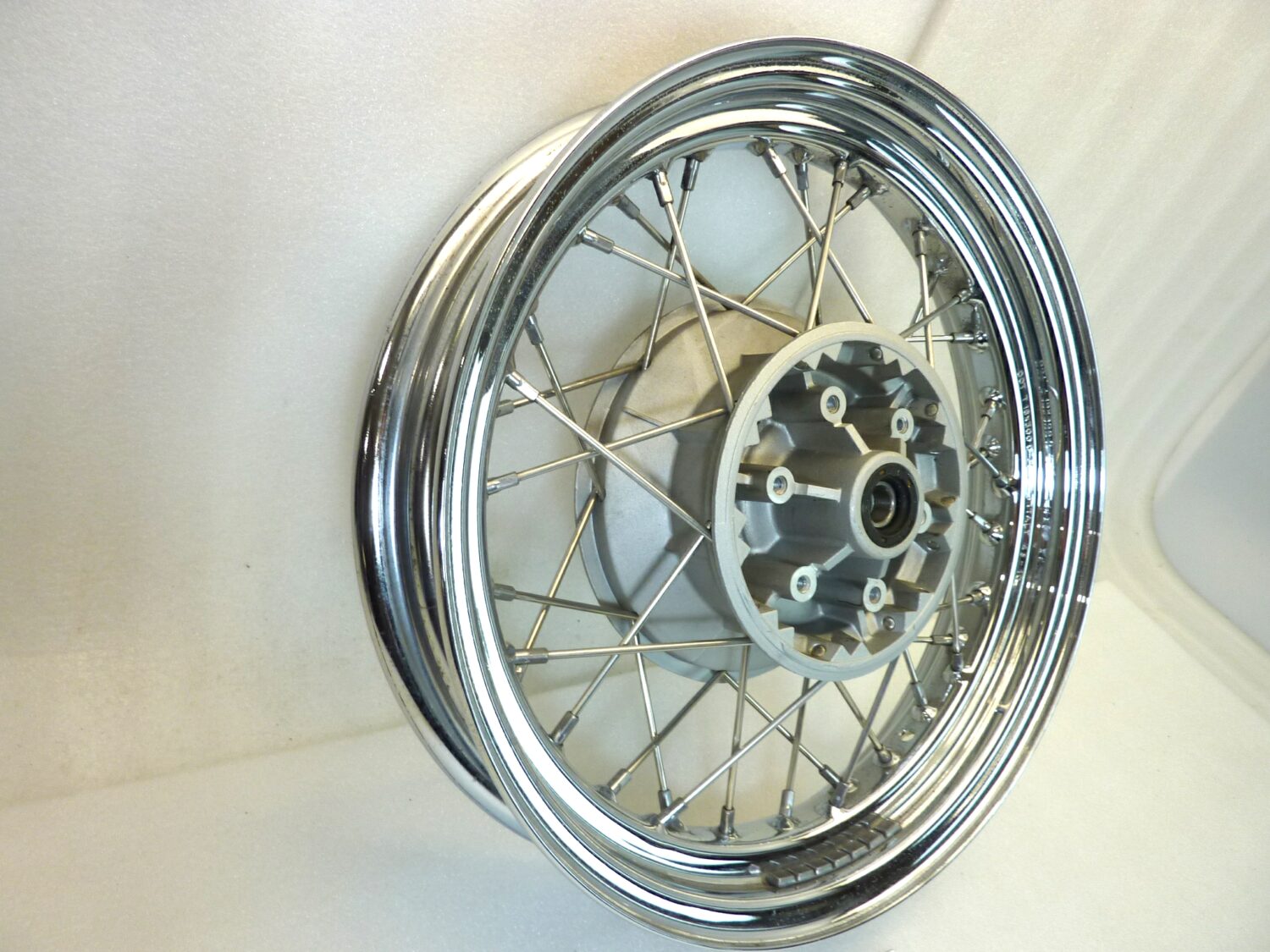 Cerchio posteriore Guzzi 750 Classic 2012 - 2013 16 x 3,00 cod 32630760 ruota - immagine 2