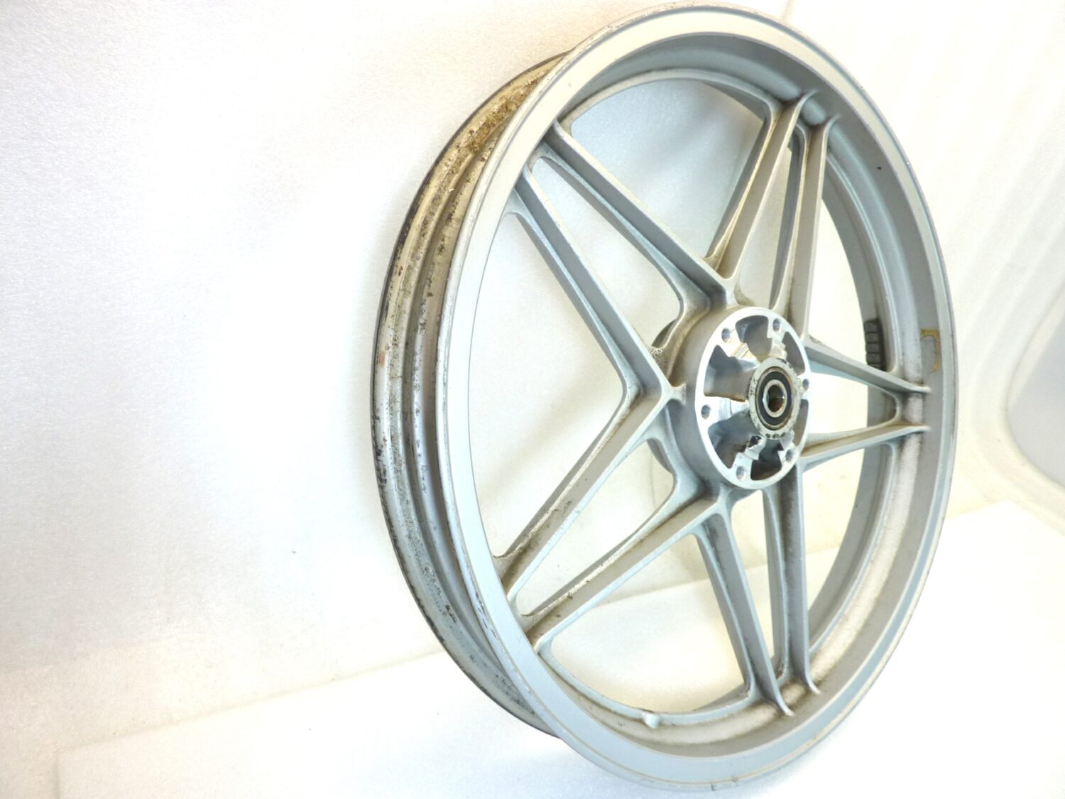 Cerchio anteriore Moto Guzzi V65 Custom 18 x 2,15 H2 ruota - immagine 2