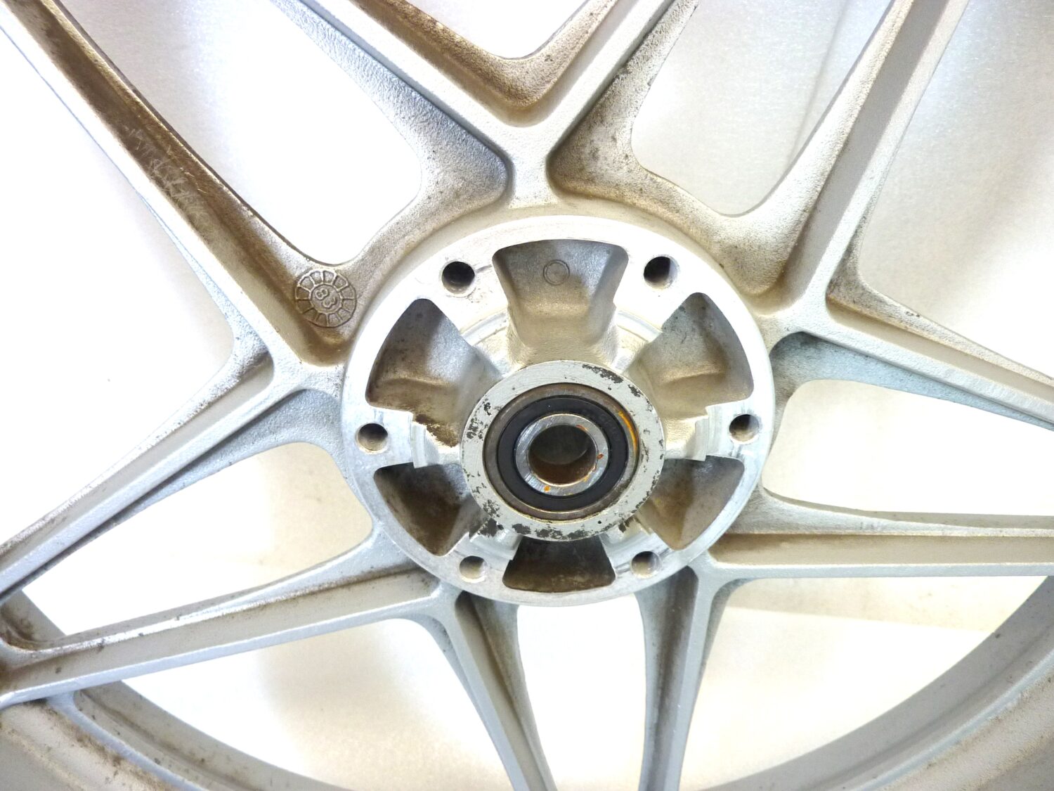 Cerchio anteriore Moto Guzzi V65 Custom 18 x 2,15 H2 ruota - immagine 3