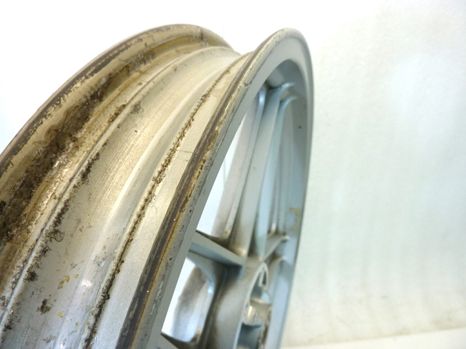 Cerchio anteriore Moto Guzzi V65 Custom 18 x 2,15 H2 ruota - immagine 9