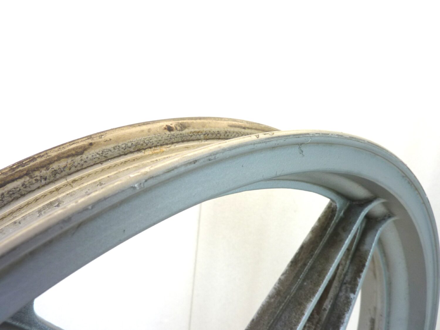 Cerchio anteriore Moto Guzzi V65 Custom 18 x 2,15 H2 ruota - immagine 15