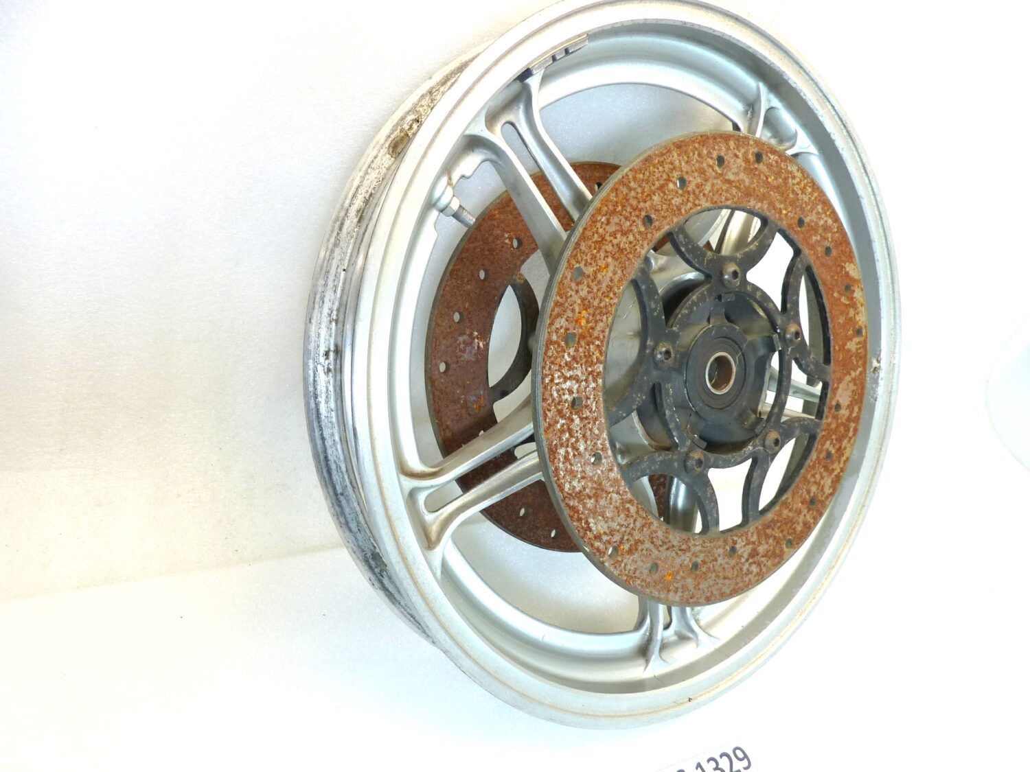 Cerchio anteriore Guzzi Imola Lario 16 x 2,15 ruota con dischi spessore 6,1 mm - immagine 2