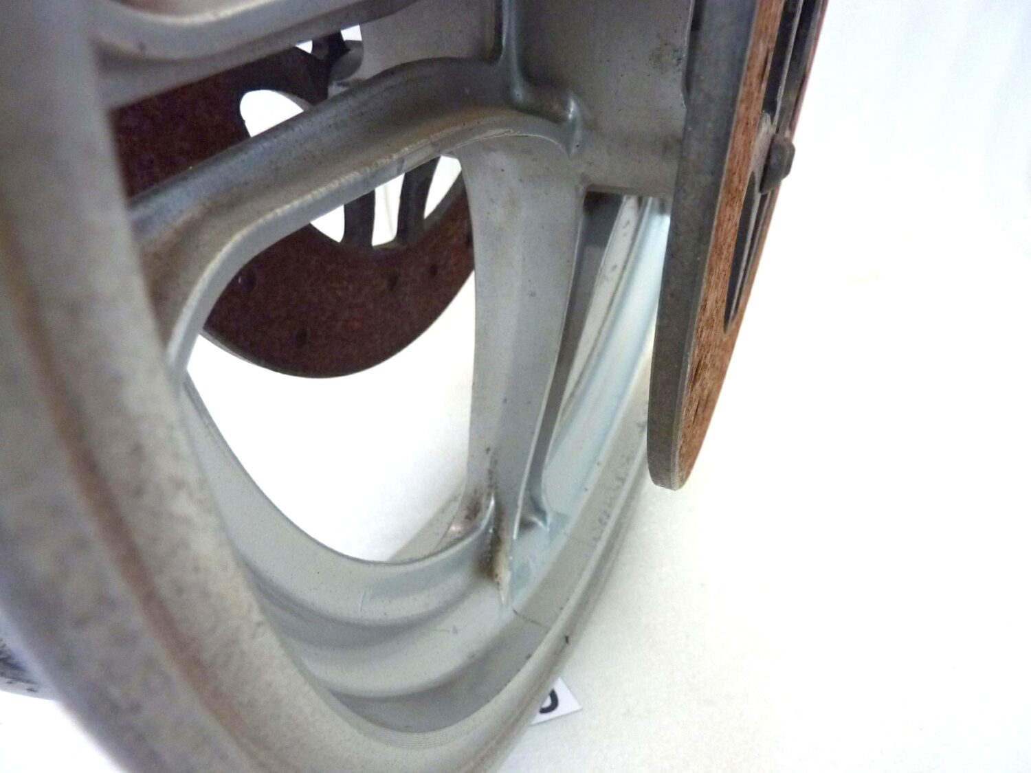 Cerchio anteriore Guzzi Imola Lario 16 x 2,15 ruota con dischi spessore 6,1 mm - immagine 5