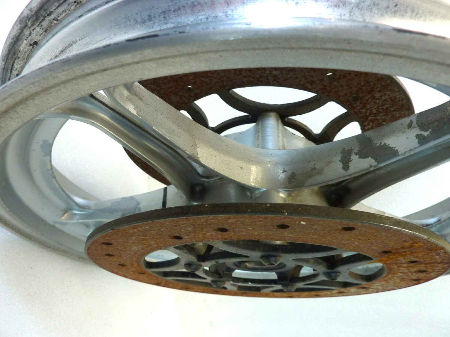 Cerchio anteriore Guzzi Imola Lario 16 x 2,15 ruota con dischi spessore 6,1 mm - immagine 15