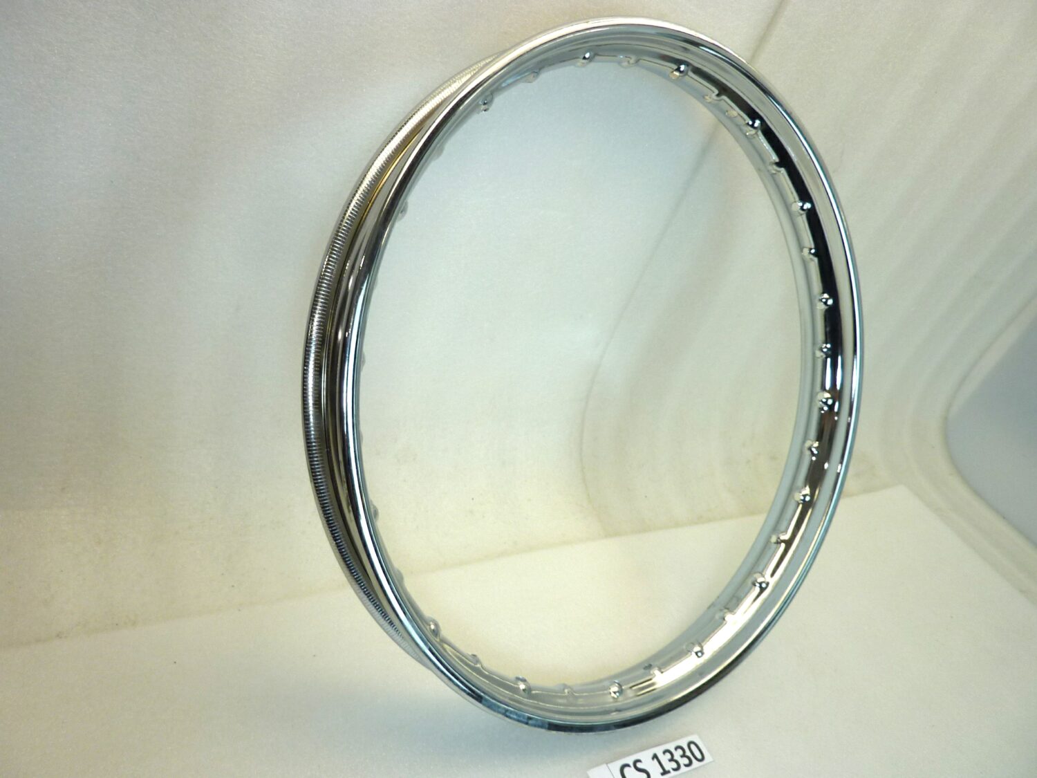 Cerchio moto epoca 17 x 1,60 32 fori tipo Radaelli diam esterno 455 mm canale esterno 55,5 mm interno 38,2 mm ruota Nuovo fondo di magazzino leggi descrizione - immagine 2