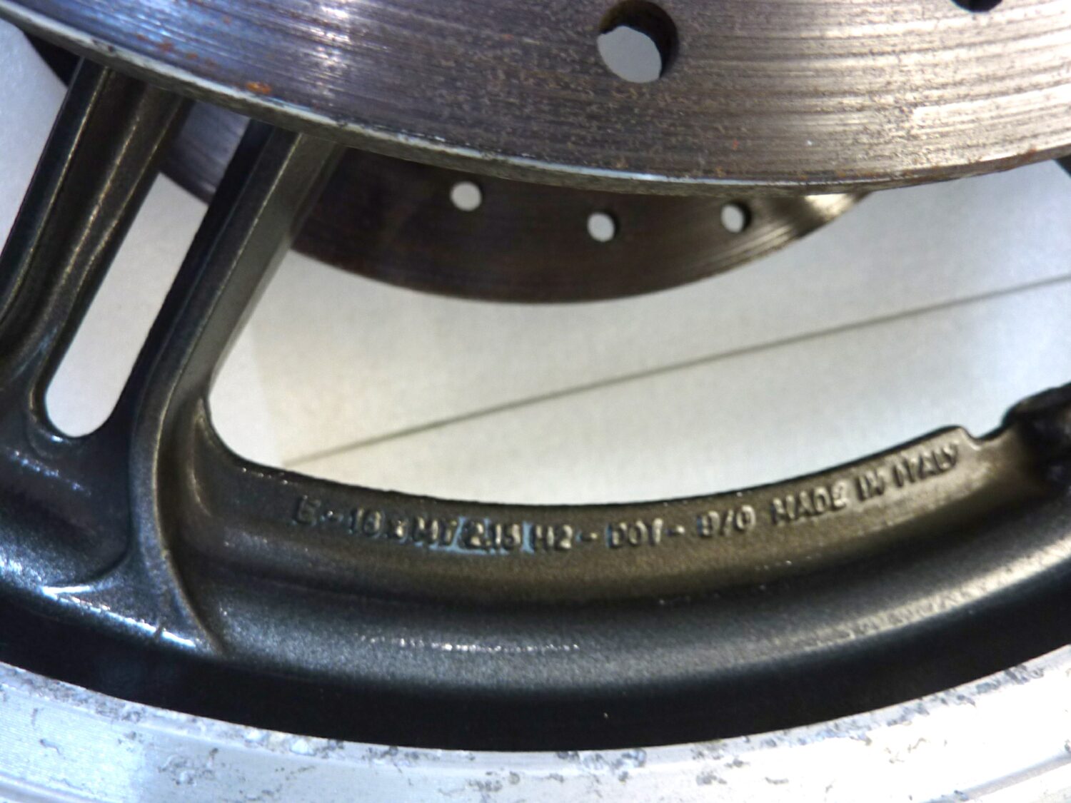 Cerchio anteriore Guzzi Imola Lario 16 x 2,15 ruota con dischi spessore 5,2 mm - immagine 3