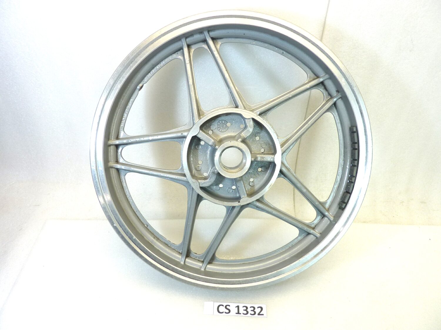 Cerchio posteriore Guzzi V35 C (1983-1988) V65 Florida (1985-1992) 16 x 2,50 cod GU23630680 ruota