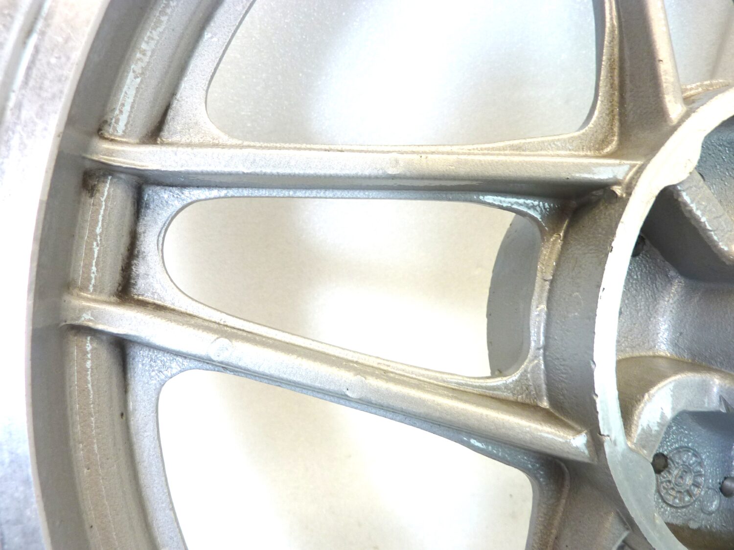 Cerchio posteriore Guzzi V35 C (1983-1988) V65 Florida (1985-1992) 16 x 2,50 cod GU23630680 ruota - immagine 5