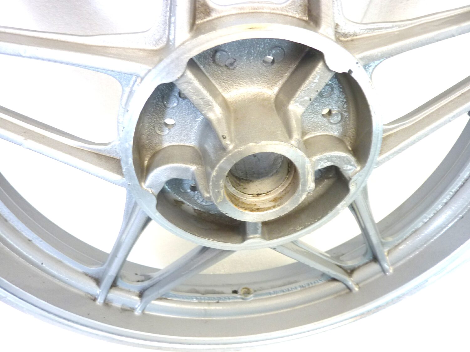 Cerchio posteriore Guzzi V35 C (1983-1988) V65 Florida (1985-1992) 16 x 2,50 cod GU23630680 ruota - immagine 6