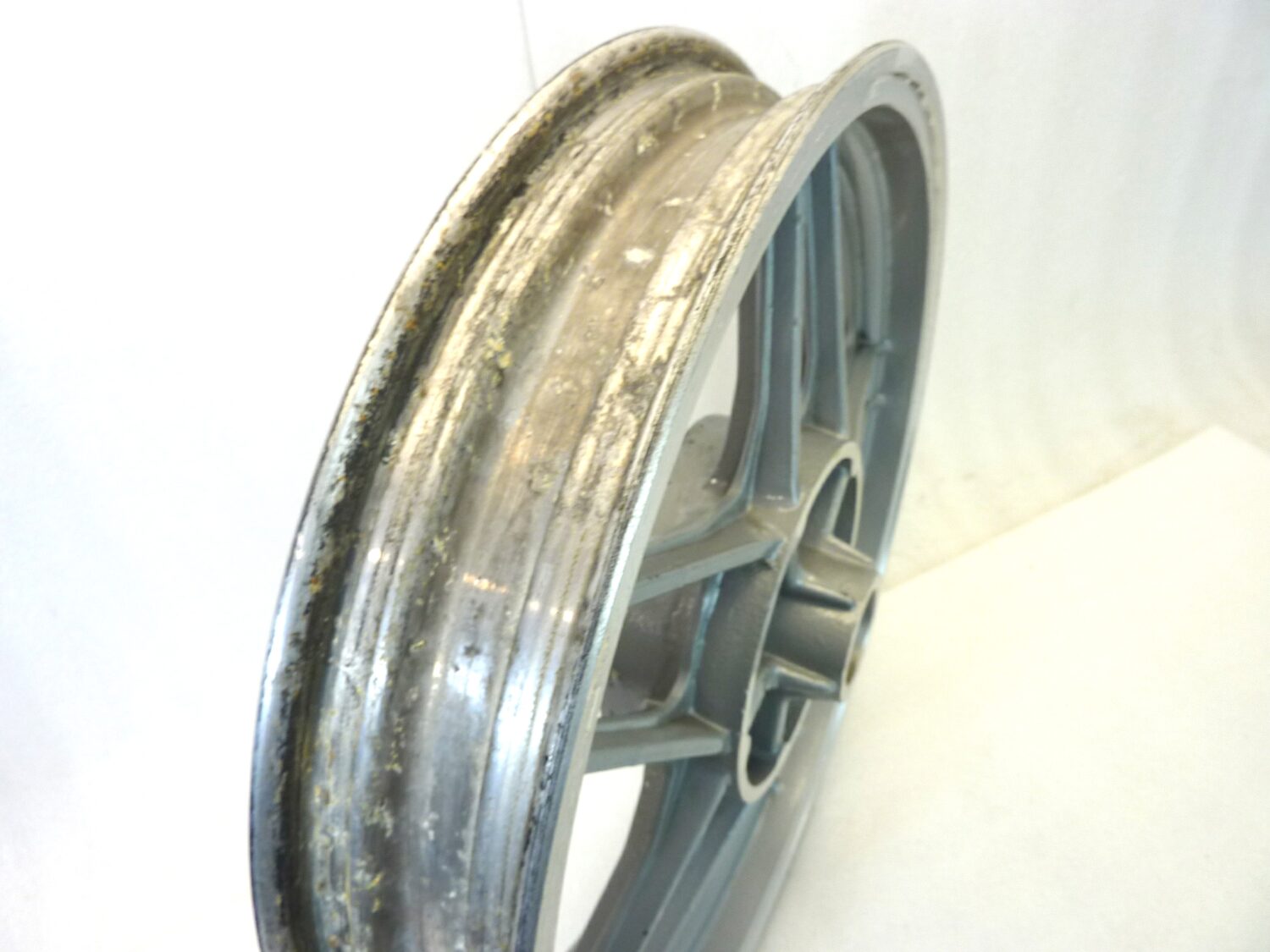 Cerchio posteriore Guzzi V35 C (1983-1988) V65 Florida (1985-1992) 16 x 2,50 cod GU23630680 ruota - immagine 7