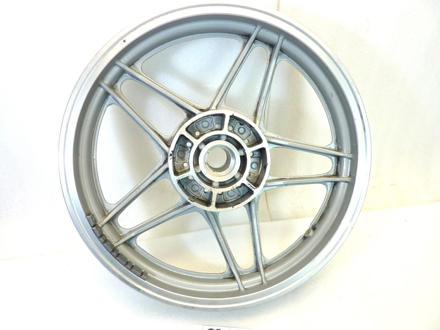 Cerchio posteriore Guzzi V35 C (1983-1988) V65 Florida (1985-1992) 16 x 2,50 cod GU23630680 ruota - immagine 9