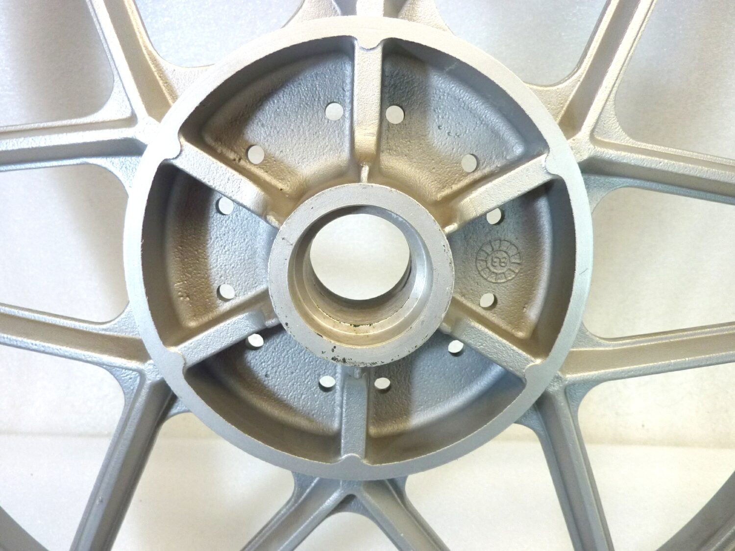 Cerchio posteriore Guzzi V35 V50 18 x 2,15 ruota Nuovo fondo di magazzino leggi descrizione - immagine 3