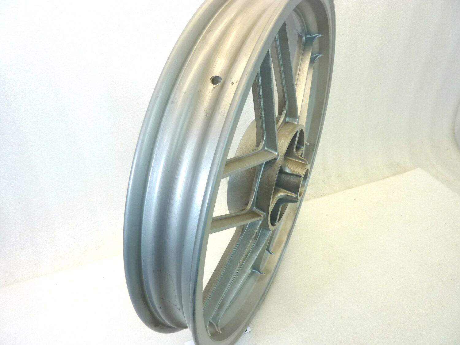 Cerchio posteriore Guzzi V35 V50 18 x 2,15 ruota Nuovo fondo di magazzino leggi descrizione - immagine 6
