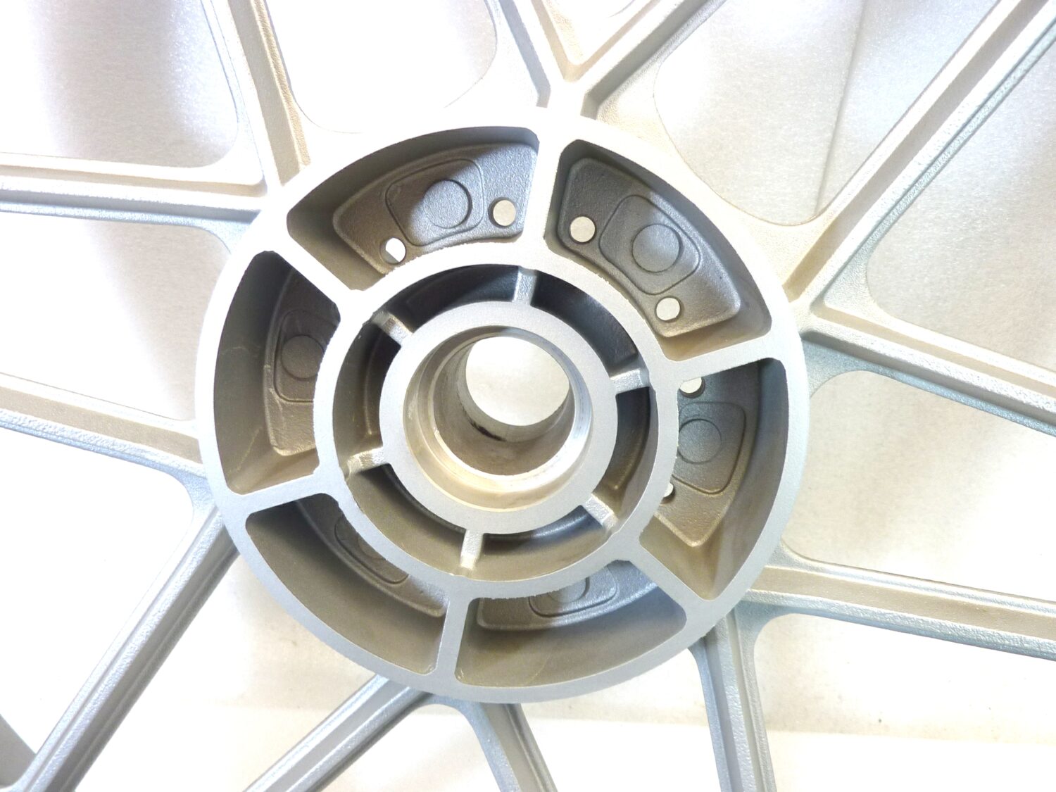 Cerchio posteriore Guzzi V35 V50 18 x 2,15 ruota Nuovo fondo di magazzino leggi descrizione - immagine 9